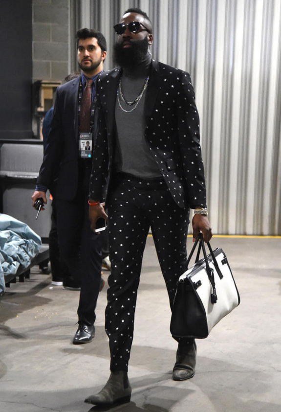 达拉斯独行侠发布备战花絮，赛后迎来里程碑，德国杯任务艰巨，轮换策略成焦点(达拉斯独行侠阵容)